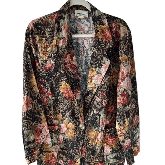 joanna Jackets & Blazers - Vintage Joanna Women's Lightweight Floral Blazer